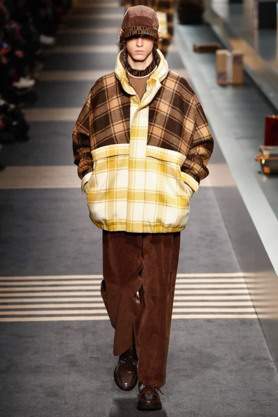 Look 28